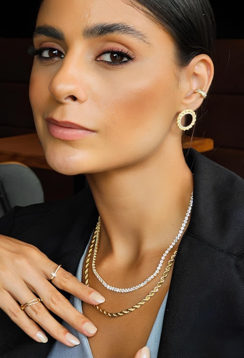 MIX DE BRINCOS E COLARES ELEGANTES NO OURO l METRÓPOLE 