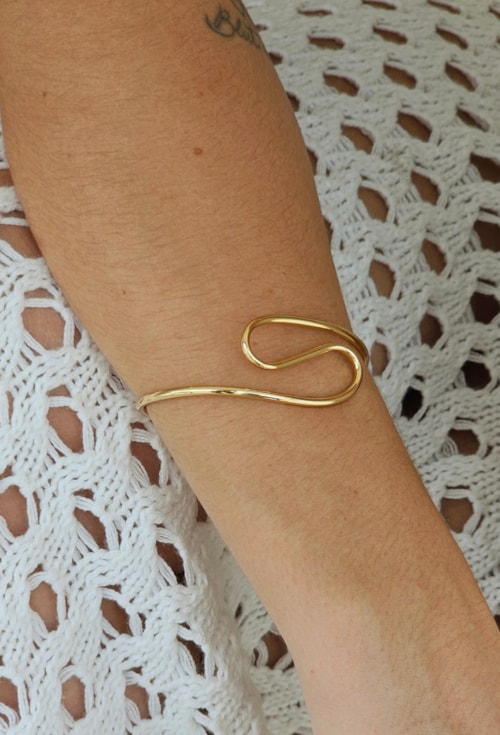 MIX COM BRACELETE E ANÉIS ORGÂNICOS NO OURO | TROPICANA