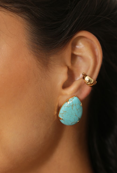 MIX DE BRINCO DE PEDRA TURQUESA E PIERCING LISO l REALIZE