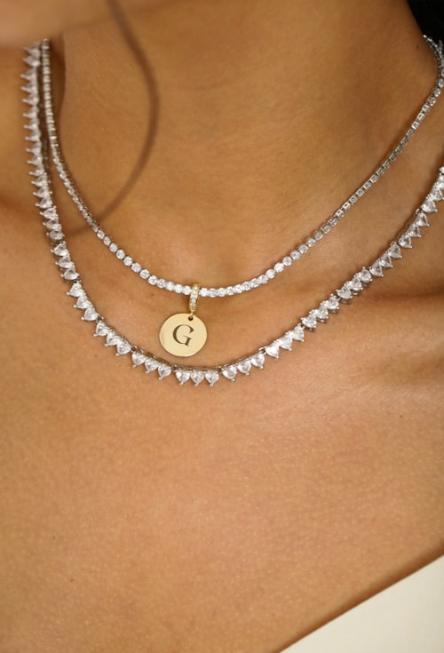 CHOKER RIVIERA NO RÓDIO COM PINGENTE PERSONALIZADO NO OURO l REALIZE