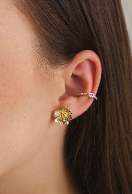 MIX DE BRINCOS DE FLOR E PIERCING CRAVEJADO l CALIFÓRNIA