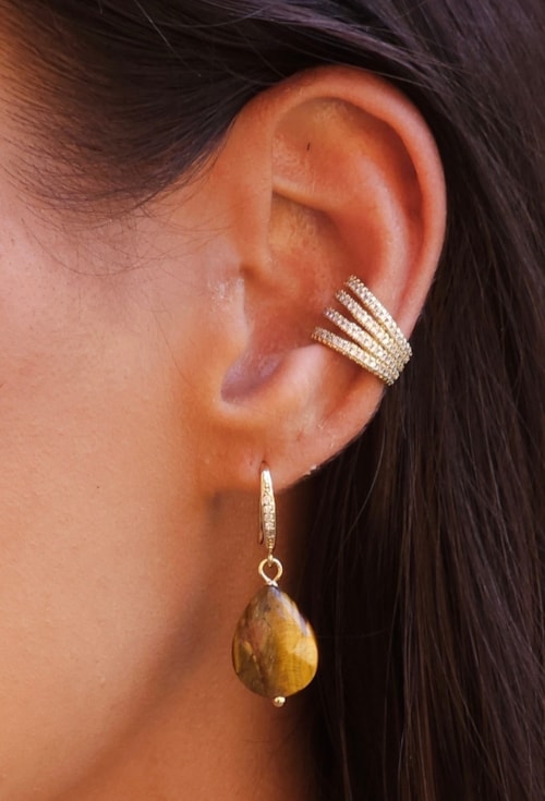 MIX DE BRINCO GANCHO OLHO DE TIGRE COM PIERCING CRAVEJADO NO OURO l ESSENZA