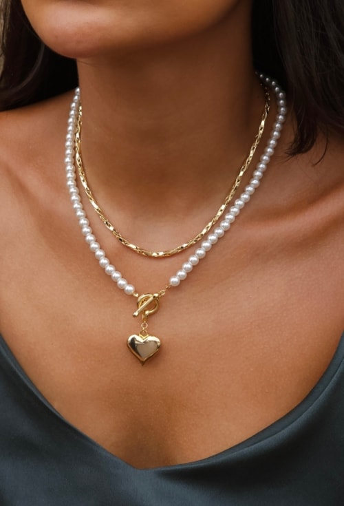 MIX DE CHOKER COM PÉROLAS E PINGENTE DE CORAÇÃO l ESSENZA