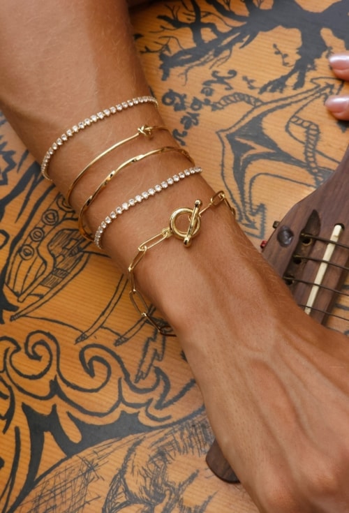 MIX DE BRACELETES FINOS COM RIVIERAS E PULSEIRAS DE ELOS l ESSENZA