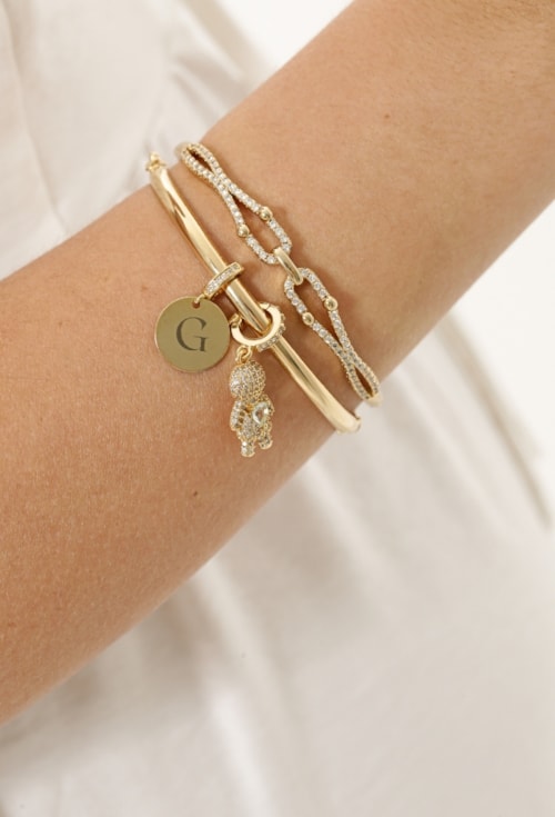 MIX DE BRACELETES CRAVEJADO E LISO COM PINGENTE PERSONALIZADO l AFETO