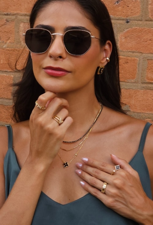 MIX DE PIERCING LISO COM BRINCO INSPIRAÇÃO ÔNIX NO OURO l ESSENZA