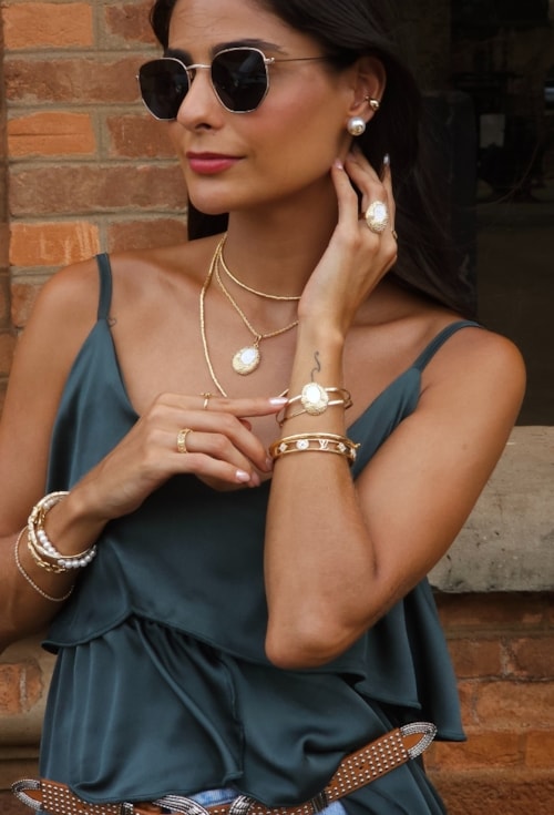 MIX DE BRACELETES E ANÉIS COM MADREPÉROLA NO OURO l ESSENZA