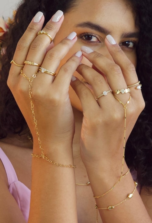 MIX DE ANÉIS DELICADOS E PULSEIRA DE MÃO ELO CORAÇÃO | WELCOME SPRING 2025