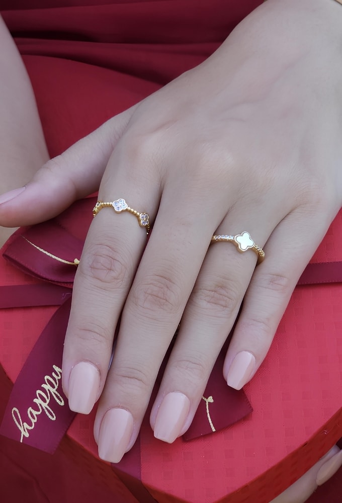 MIX COM ANÉIS DE TREVO NO OURO l AMARE