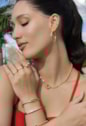 MIX COM ARGOLA TRANÇADA E COLAR DE PÉROLAS E ELOS l AMARE
