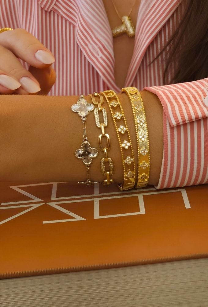 MIX COM BRACELETES E PULSEIRAS DE TREVOS l EQUILIBRIUM
