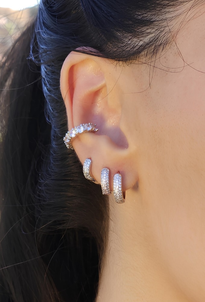 MIX COM TRIO DE ARGOLINHAS COM ZIRCÔNIA CRISTAL l AMARE
