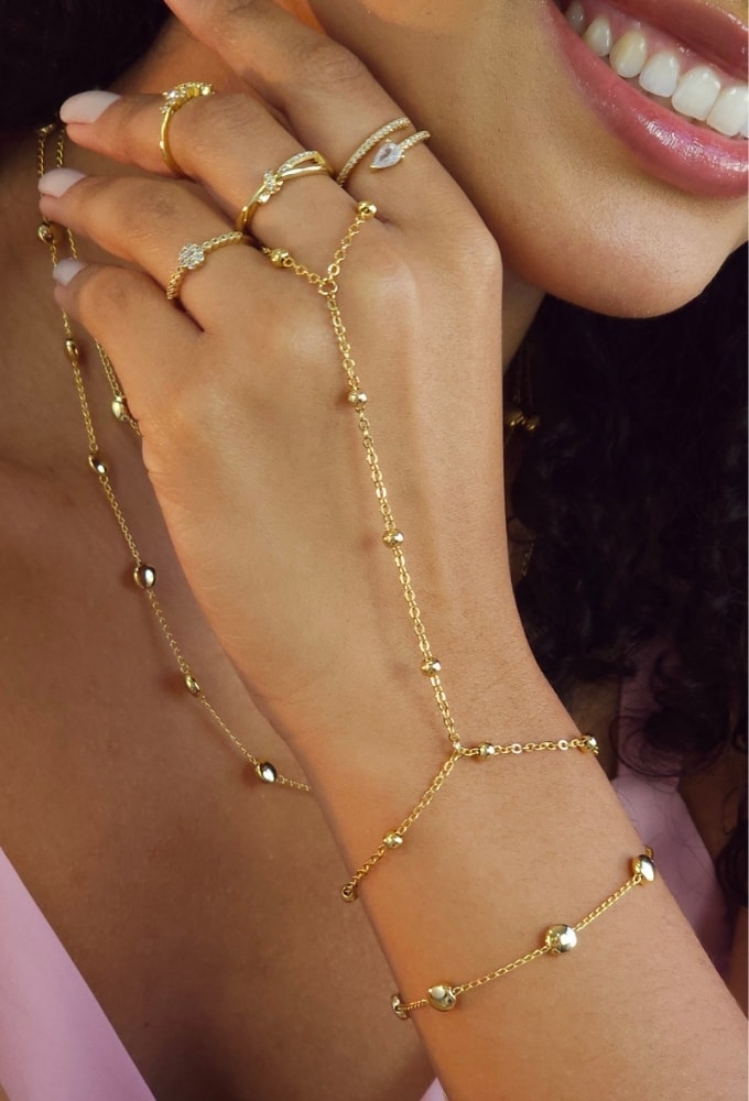 MIX DE ANÉIS CRAVEJADOS COM ZIRCÔNIAS E PULSEIRAS | WELCOME SPRING 2025