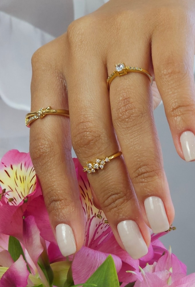 MIX DE ANÉIS DELICADO CRAVEJADOS NO OURO | WELCOME SPRING 2025