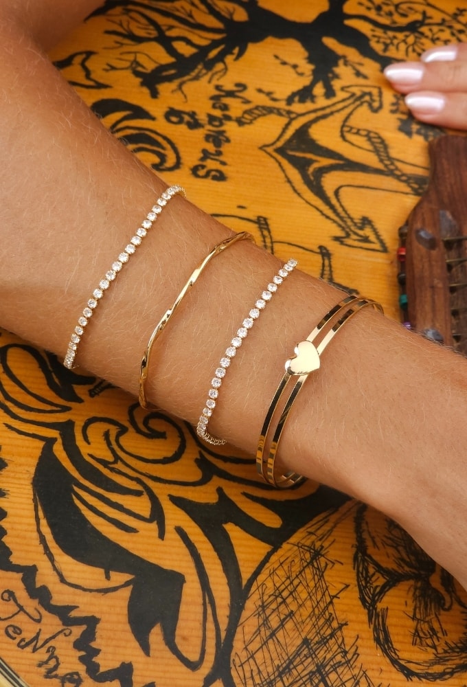 MIX DE BRACELETES NO OURO E PULSEIRAS RIVIERA l ESSENZA