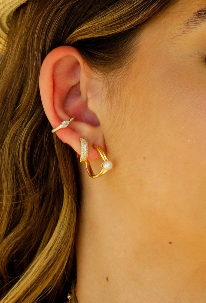 MIX DE BRINCOS E PIERCING CRAVEJADOS COM PÉROLA l CALIFÓRNIA