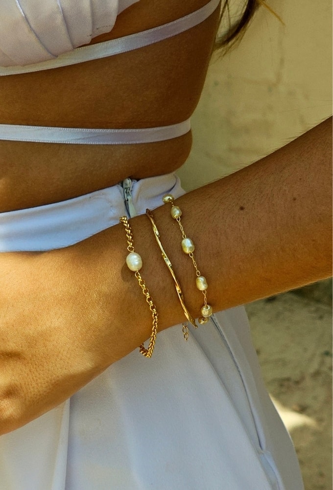 MIX DE PULSEIRAS DE PÉROLAS COM BRACELETE TORCIDO l CALIFÓRNIA