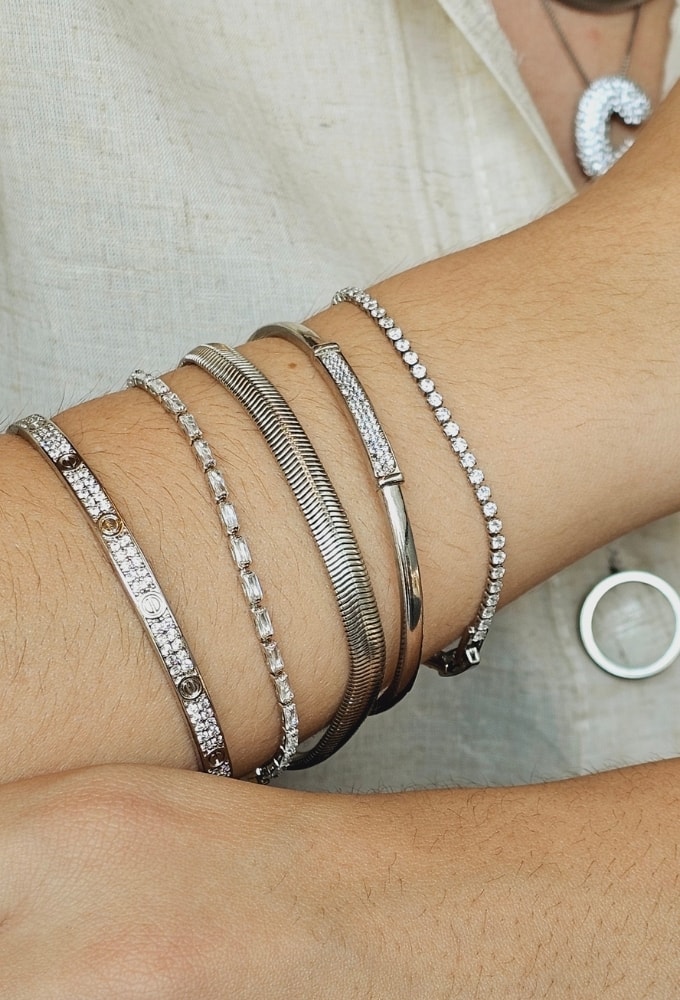 MIX DE PULSEIRAS E BRACELETES CRAVEJADOS NO RÓDIO l AUTÊNTICA