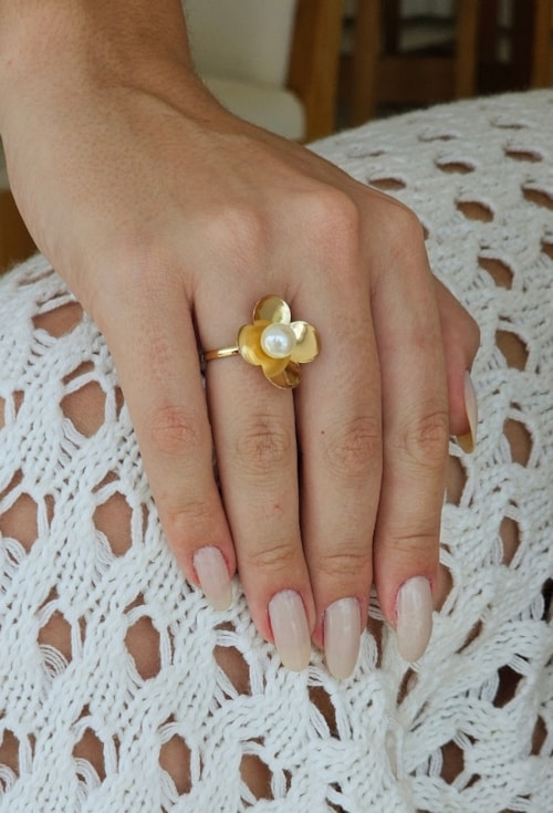 ANEL AJUSTÁVEL DE FLOR COM PÉROLA AN476-O ANEL AJUSTÁVEL DE FLOR COM PÉROLA AN476-O