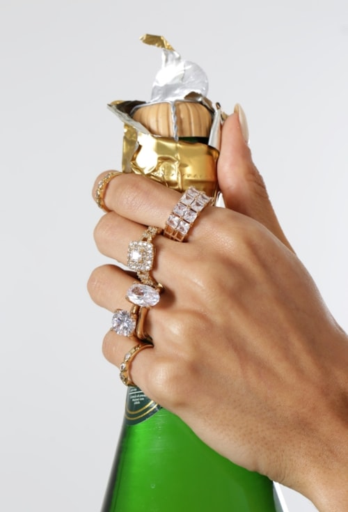 ANEL CRAVEJADO COM PEDRA QUADRADA AN573-O