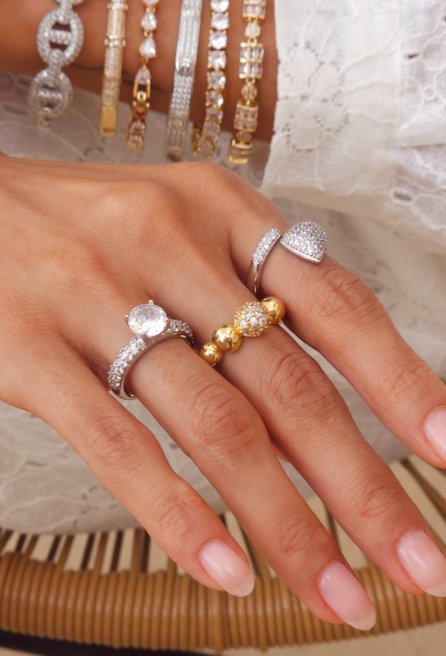 ANEL DOURADO COM BOLAS E CRAVEJADO CENTRAL AN550-O ANEL DOURADO COM BOLAS E CRAVEJADO CENTRAL AN550-O