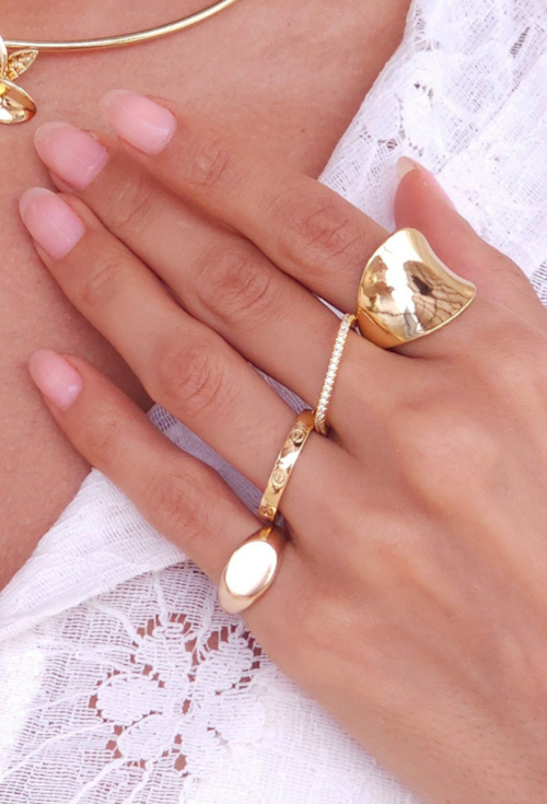 ANEL QUADRADO CRAVEJADO DOURADO COM ZIRCÔNIAS AN546-O ANEL QUADRADO CRAVEJADO DOURADO COM ZIRCÔNIAS AN546-O