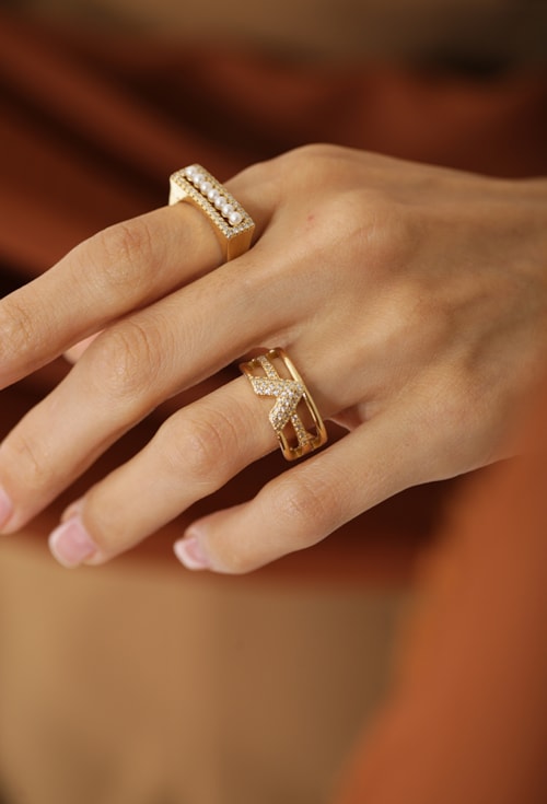 ANEL REGULÁVEL GEOMÉTRICO CRAVEJADO COM PÉROLAS AN419-O