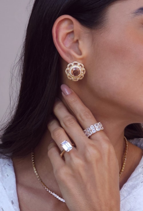 ANEL SOLITÁRIO COM ZIRCÔNIA RETANGULAR LAPIDAÇÃO RETRO AN569-O