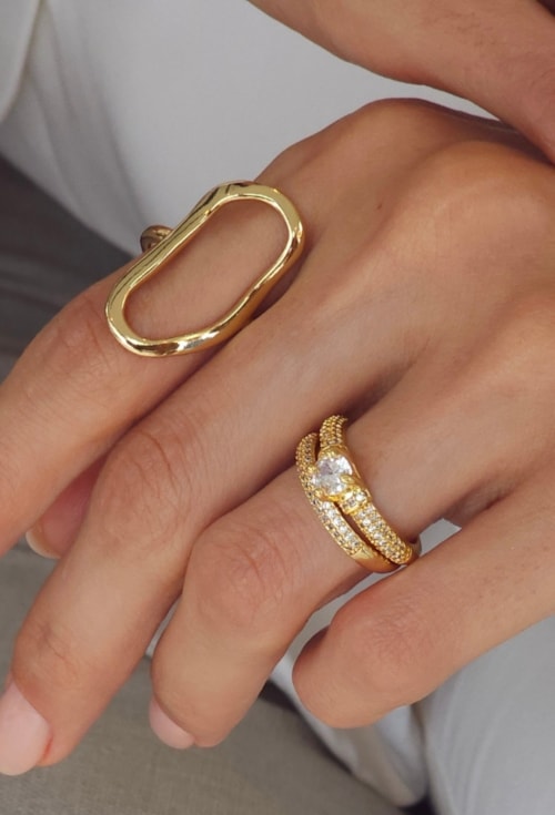 ANEL SOLITÁRIO CRAVEJADO COM ZIRCÔNIA CENTRAL AN588-O