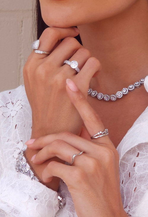 ANEL SOLITÁRIO CRAVEJADO COM ZIRCÔNIA CRISTAL AN539-R