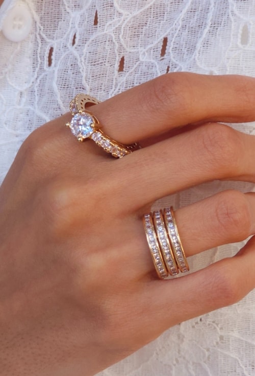 ANEL TRIPLO COM ZIRCÔNIAS CRAVEJADAS EM FILEIRAS AN564-O