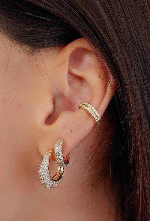 ARGOLINHA OVAL CRAVEJADA CRISTAL NO OURO BM1282-O