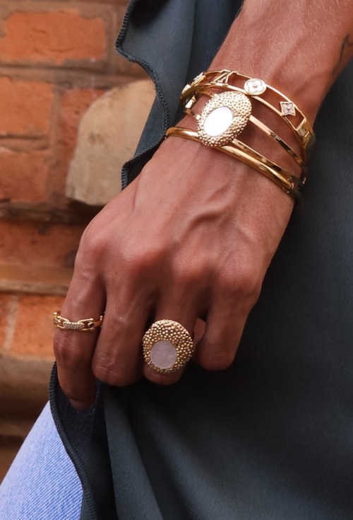 BRACELETE AJUSTÁVEL ORGÂNICO MADREPÉROLA NO OURO PM440-O BRACELETE AJUSTÁVEL ORGÂNICO MADREPÉROLA NO OURO PM440-O