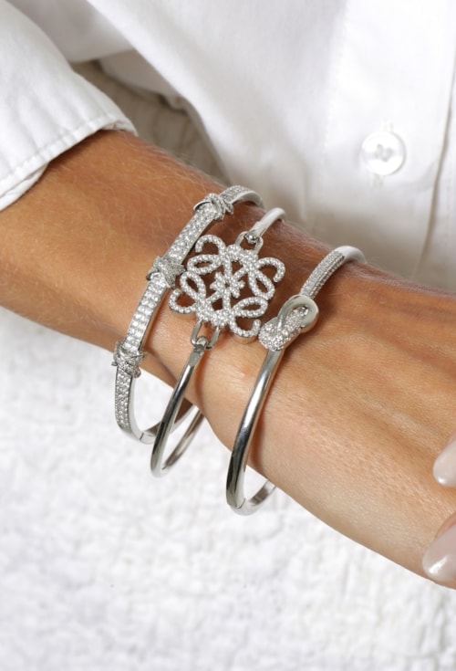 BRACELETE ARO COM ELEMENTO CENTRAL CRAVEJADO NO RÓDIO PM573-R