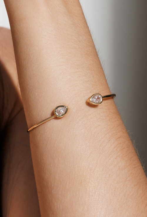 BRACELETE ARO REDONDO COM ZIRCÔNIA GOTA CRISTAL BANHADO A OURO PM619-O