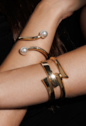 BRACELETE COM PÉROLAS BANHADO A OURO PM621-O