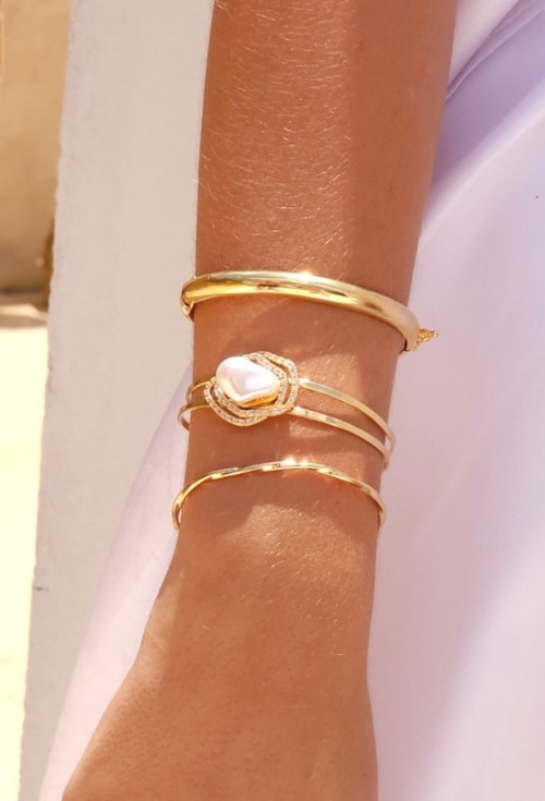 BRACELETE DE PÉROLA ORGÂNICA CRAVEJADA NO OURO PM417-O BRACELETE DE PÉROLA ORGÂNICA CRAVEJADA NO OURO PM417-O
