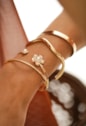 BRACELETE FLOR CRAVEJADO COM PÉROLA NO OURO PM424-O