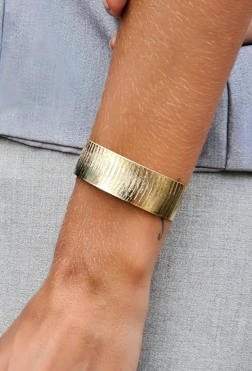 BRACELETE MODERNO TEXTURIZADO NO OURO GRANDE PM309-O BRACELETE MODERNO TEXTURIZADO NO OURO GRANDE PM309-O