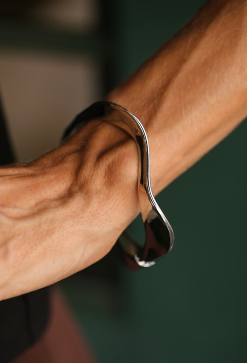 BRACELETE QUADRADO ONDULADO LISO POLIDO BANHADO RÓDIO PM587-R