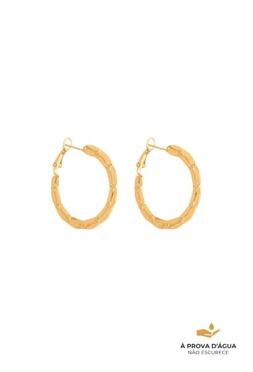 BRINCO ARGOLA COM ESTRELAS EM RELEVO EM AÇO INOX DOURADO BM2146-AD