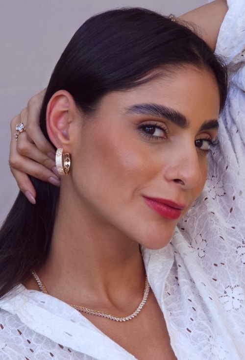 BRINCO ARGOLA CRAVEJADO COM FLORZINHAS DOURADO BM2115-O