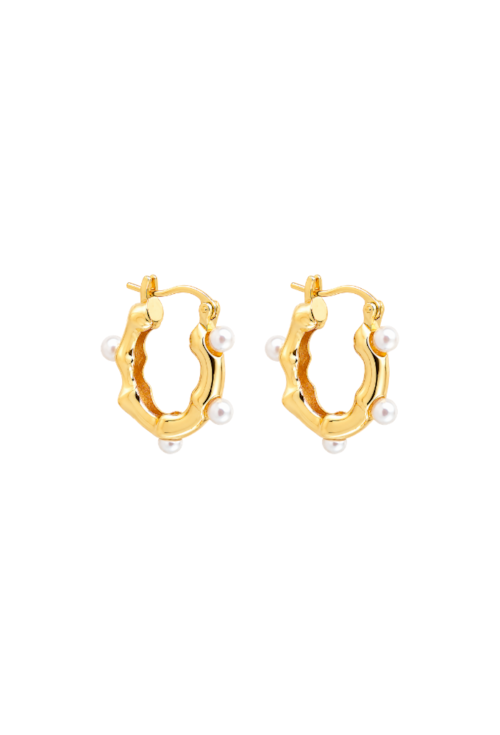 BRINCO ARGOLA ORGÂNICA COM PÉROLAS BANHADO A OURO BM2243-O