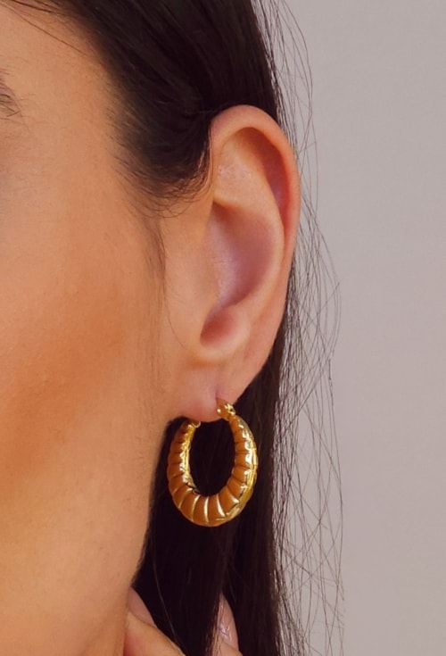 BRINCO ARGOLA TEXTURIZADA REDONDA MÉDIA BM2094-AD