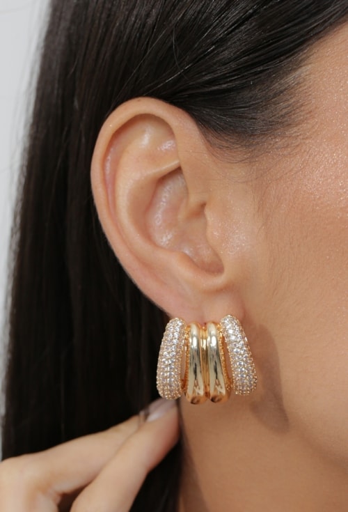 BRINCO ARGOLA TRIPLA CRAVEJADA OURO BM2214-O