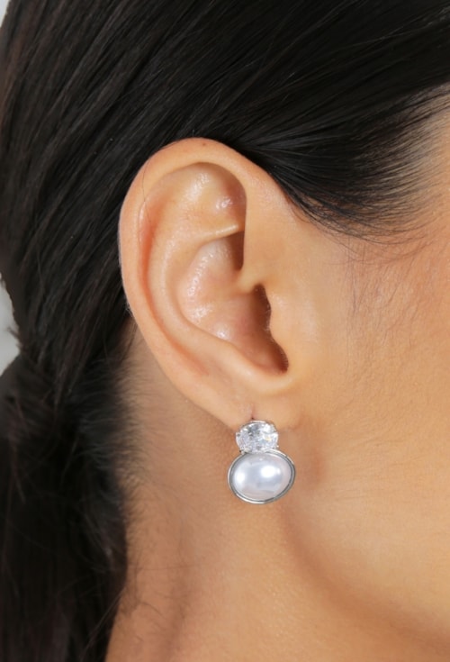 BRINCO COM PÉROLA OVAL E ZIRCÔNIA RÓDIO BM2105-R