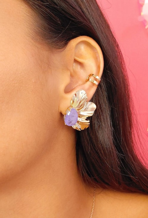 BRINCO DE FLOR COM GOTA ULTRA VIOLET FUSION BM1494-O BRINCO DE FLOR COM GOTA ULTRA VIOLET FUSION BM1494-O