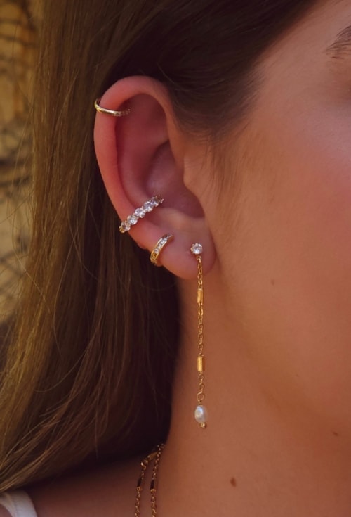 BRINCO DELICADO COM CORRENTE E PÉROLA BM2042-O BRINCO DELICADO COM CORRENTE E PÉROLA BM2042-O