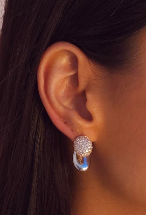 BRINCO DUPLO CRAVEJADO BANHO RÓDIO COM DETALHES EM OURO BM2154-R/O