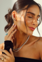 BRINCO EAR CUFF CURVO CRAVEJADO AZUL PARAÍBA BANHADO A OURO 18K BM2365-O